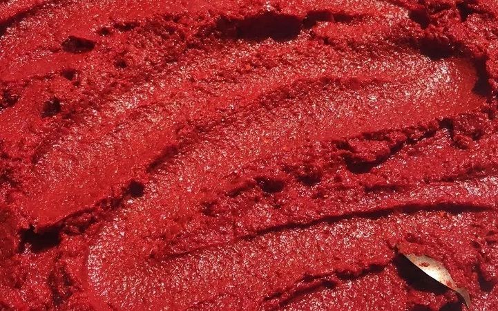 Köylülerin bildiği ama sakladığı yöntemmiş... Meğer salçanın bozulmasını önlüyormuş 1